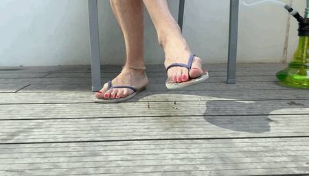 UNAWARE GIANTESS IN SANDALS HOVERING OVER TINIES - MOV Mobile Version