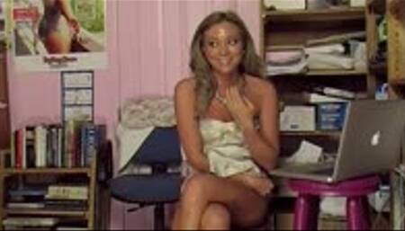 Desperation Live webcam starring the beautiful Natalia Forrest