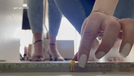 Feeling the weight of Ms Aline's ass