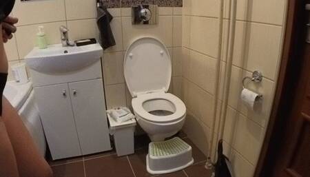 Sexy toilet visit on side - "fresh" morning stink from my butt