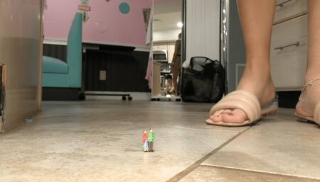 Giantess Nikki Brooks Devours Infestation Of Shrunken Tinies (HD 1080p MP4)