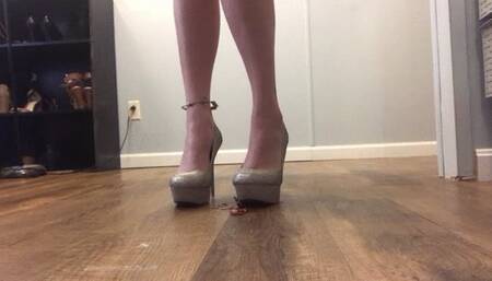 Giantess squirt teeny fluid