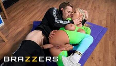 Sienna Day Puts A Butt Plug In Her Ass Then She Starts Stretching Her Gorgeous Body