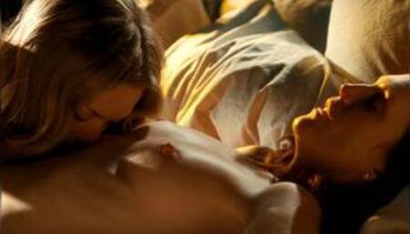 Julianne Moore And Amanda Seyfried Lesbian Sex In Chloe
