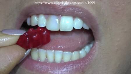 Candy bears cheweing close up 2022