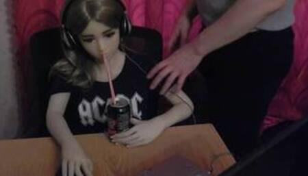 The rock music fan student girl got seduced by roommate.