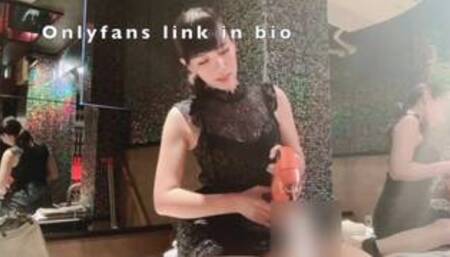 Onahole Piston machine and he comes too quickly.