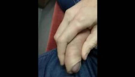 Arrapato anche sul bus.... Non potevo non segarmi e sborrare