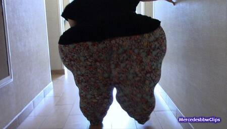 Bigger than ever SSBBW Ultimate Pear squashing and much more