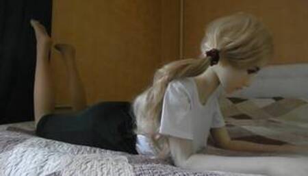 Blonde secretary doing BJ to new boss.