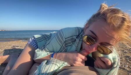 Suck amazing dick in beach