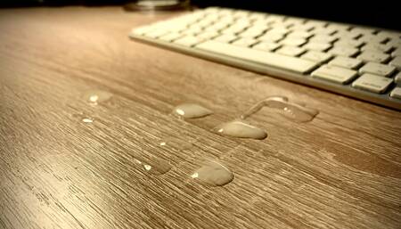 The guy in the room masturbates in the chair to a hot gay porn and cum on the table