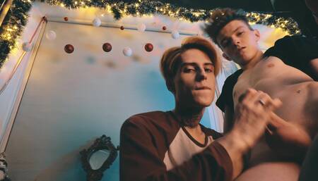 Sweet couple of guys had hot sex on the eve of Christmas