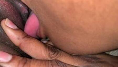 SUCKING ON MY GIRLFRIEND PUSSY! LICKING HER WET CLIT UNTIL SHE CUM!