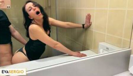 Stranger Fucked College Girl in the Toilet on Student Party - POV