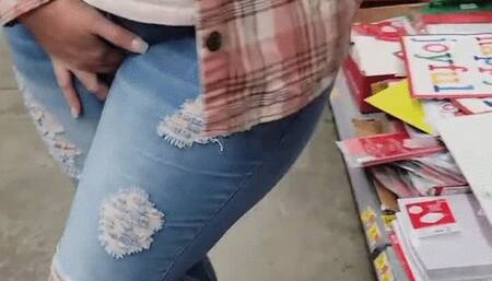 Leaky Lexi's holiday shopping trip