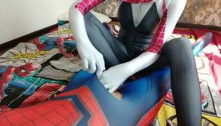 Gwen Stacy - footjob for SpiderMan