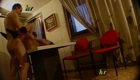 Ladies in Italian amateur film The crowd