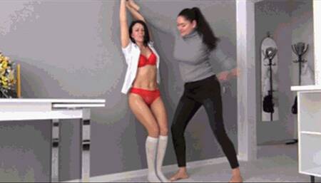 LOOK AT SEXY LORY'S ASS DURING BELLY PUNCHING (bp)