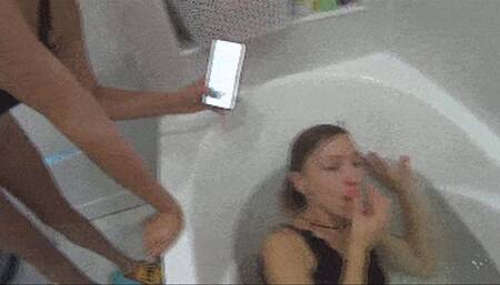 UNDERWATER BREATHHOLDING COMPETITION (wl)