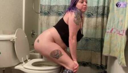 Voyeur Watching Chubby Girl Pee