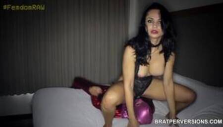 Russian Dominatrix Facesitting Session