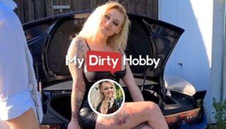 Tattooed Babe Valery_Venom Gathers Some Fans To Fuck Her All Together In Public