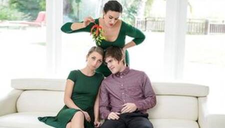 Busty Step Mom Penny Barber Eats StepDaughter Macy Meadows Twat While Getting Fucked - FamilyStrokes