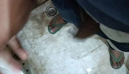 Peeping in toilet with clear audio