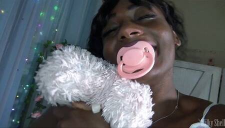 Vicky Puts Paris In Pampers (HD MP4)