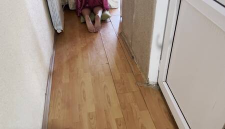 I fuck my girlfriend pussy stuck on the couch and put it in his mouth