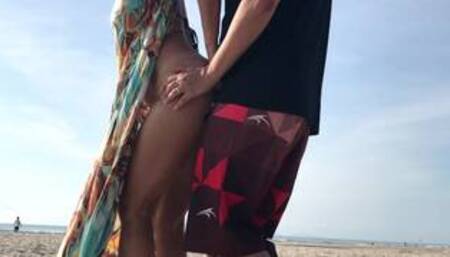Real Amateur Public Standing Sex Risky on the Beach !!! People walking near