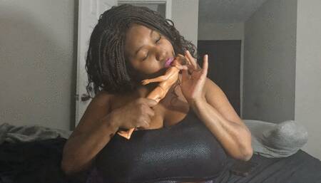 Giantess making out with Tiny Boyfriend