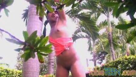 Tobie Teen fingers her sweet pussy solo outdoors