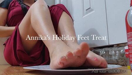 Annika's Holiday Feet Treat