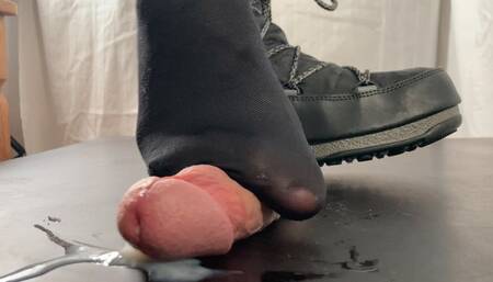 A Bootjob in Moon Boots and black Nylons - Upskirt and Footjob finish - Multicam - HD