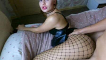 Stepmom seduces stepson with a sexy outfit in the evening before her husband arrives