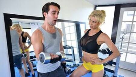 Personal Trainer Alexis Fawx Gives New Client A Deluxe Workout With Her Lips On His Cock