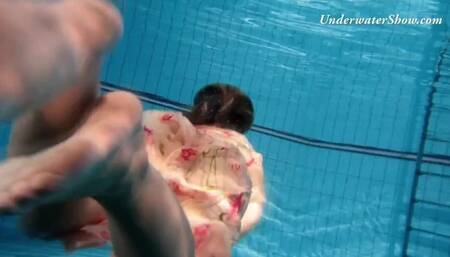 Underwater Show featuring girlie's brunette action
