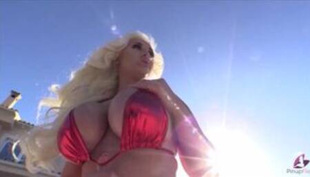 Big hooters Holly Dahlberg is waving her body curves under the sun