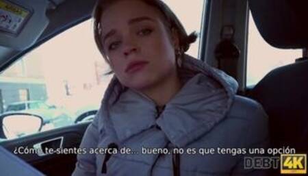 Bonita camarera recibe buena paga por sexo con rico extraño