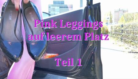 Pink leggings on empty space, part 1 - Pink Leggings auf leerem Platz, Teil 1