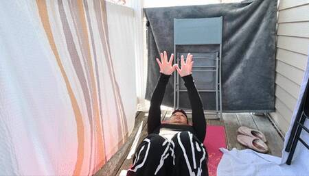 Dylan hand ballbusting with lifting (1080)