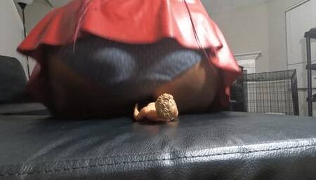 Giantess MXDominion and her Boyfriend are feeling Amorous