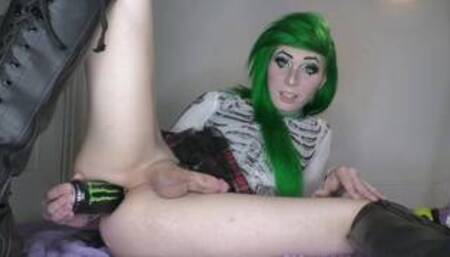 ryu Doll spreads her ass with a Monster can