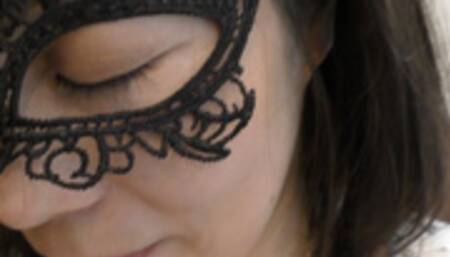 密会中はご主人の事を忘れて淫らに求める人妻さんに中出し。