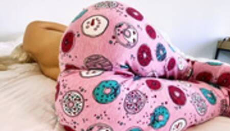 Step Mom Wakes up to Hard Cock of Step Son He helps MILF to cum quick Carry Light