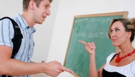 MILF Brandi Love fucking in the floor with her outie pussy