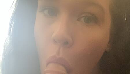 Very desperately horny to satisfy my oral fixation.