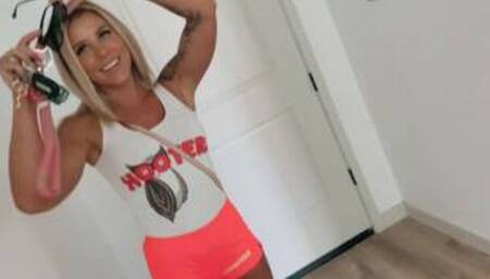 Blonde Hooters Waitress Jessica gets Fucked Raw